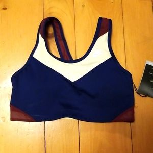 Nike • Swoosh Bra | M